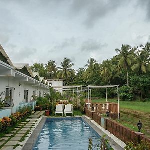 Whiteflower Resort Morjim
